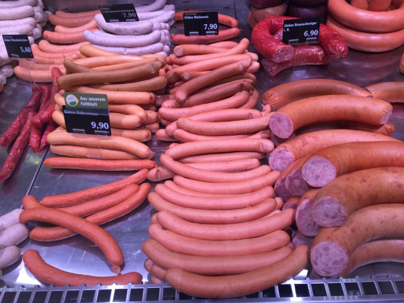 charcuterie-MONTFORT SUR ARGENS-min_sausages_meat_butchery-1069321